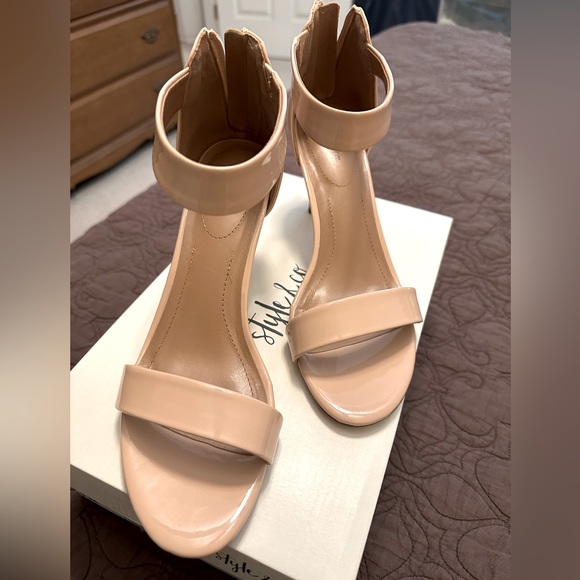 Style & Co kitten heel sandals with ankle wrap. - Picture 1 of 4